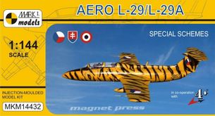 Aero L-29A ‘Akrobat a speciální schémata’ - model 1:144
